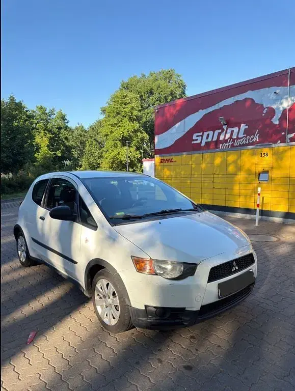 Gebraucht Mitsubishi Colt Intense 95 PS (69 kW) 2010 Weiß Kleinwagen