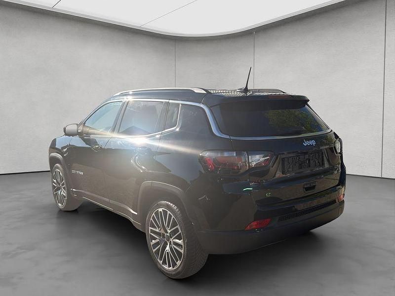 Gebraucht Jeep Compass Limited 131 PS (96 kW) 2024 Solid black SUV