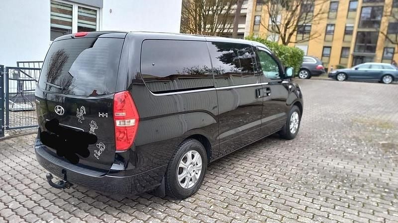Gebraucht Hyundai H-1 170 PS (125 kW) 2011 Schwarz Van / Kleinbus