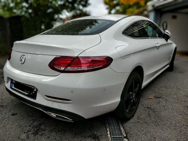 Gebraucht Mercedes C200 184 PS (135 kW) 2017 Weiß Coupé
