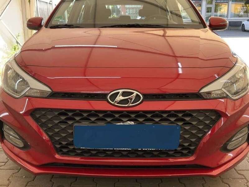 Rot Gebraucht 2020 Hyundai i20 Trend Limousine | 12.660 € (Superpreis) - Bild 1/4
