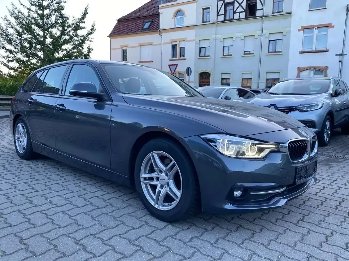 Gebraucht BMW 320 Sport Line 163 PS (119 kW) 2019 Grau Kombi