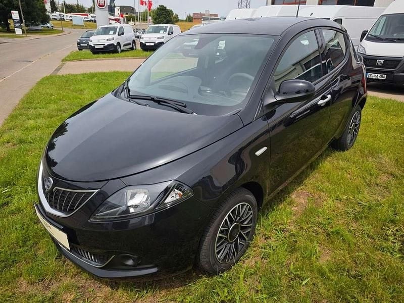 Gebraucht Lancia Ypsilon 69 PS (50 kW) 2024 Scorpione schwarz Kleinwagen
