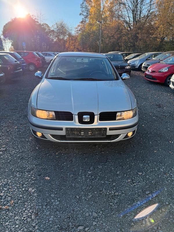 Grau Gebraucht 2005 Seat Leon Sport Limousine | 1.999 € (Fairer Preis) - Bild 1/4