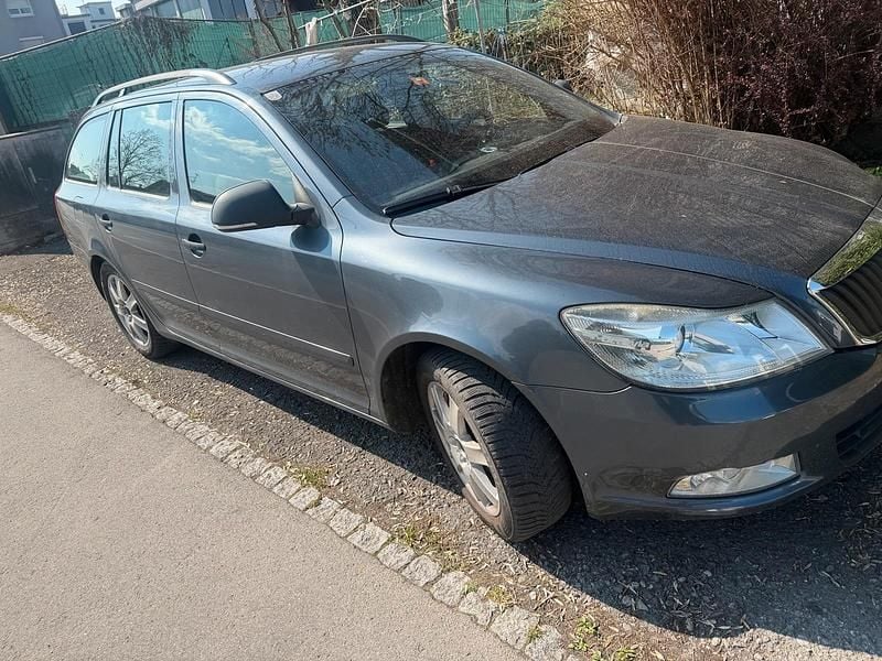 Gebraucht Skoda Octavia 105 PS (77 kW) 2010 Grau Kombi