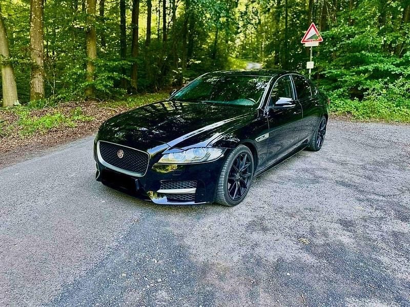 Schwarz Gebraucht 2018 Jaguar XF R-Sport Limousine | 14.990 € (Guter Preis) - Bild 1/4