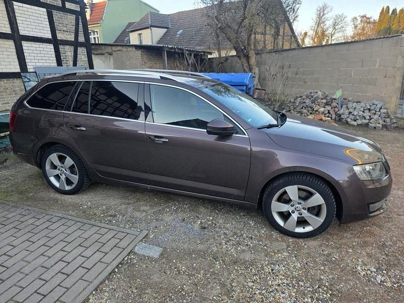 Gebraucht Skoda Octavia 179 PS (131 kW) 2014 Braun Kleinwagen