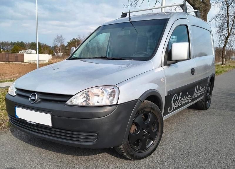 Gebraucht Opel Combo 75 PS (55 kW) 2010 Silber Van / Kleinbus