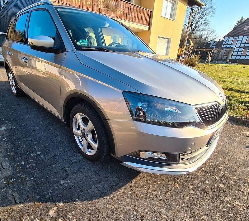 Gebraucht Skoda Fabia ScoutLine 90 PS (66 kW) 2016 Beige Kombi