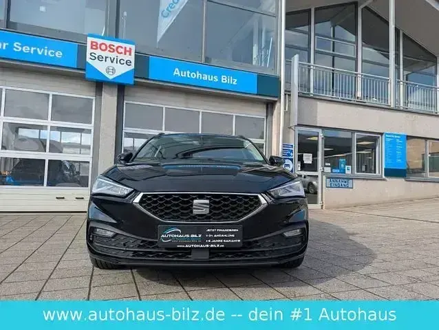 Używany Seat Leon Style 150 KM (110 kW) 2022 Czarny Sedan/Limuzyna