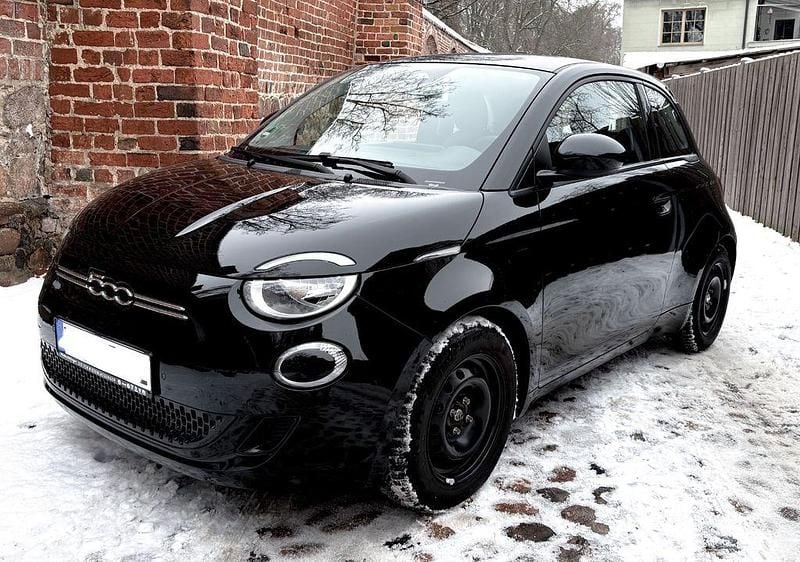 Schwarz Gebraucht 2022 Fiat 500e Limousine | 16.000 € (Superpreis) - Bild 1/4
