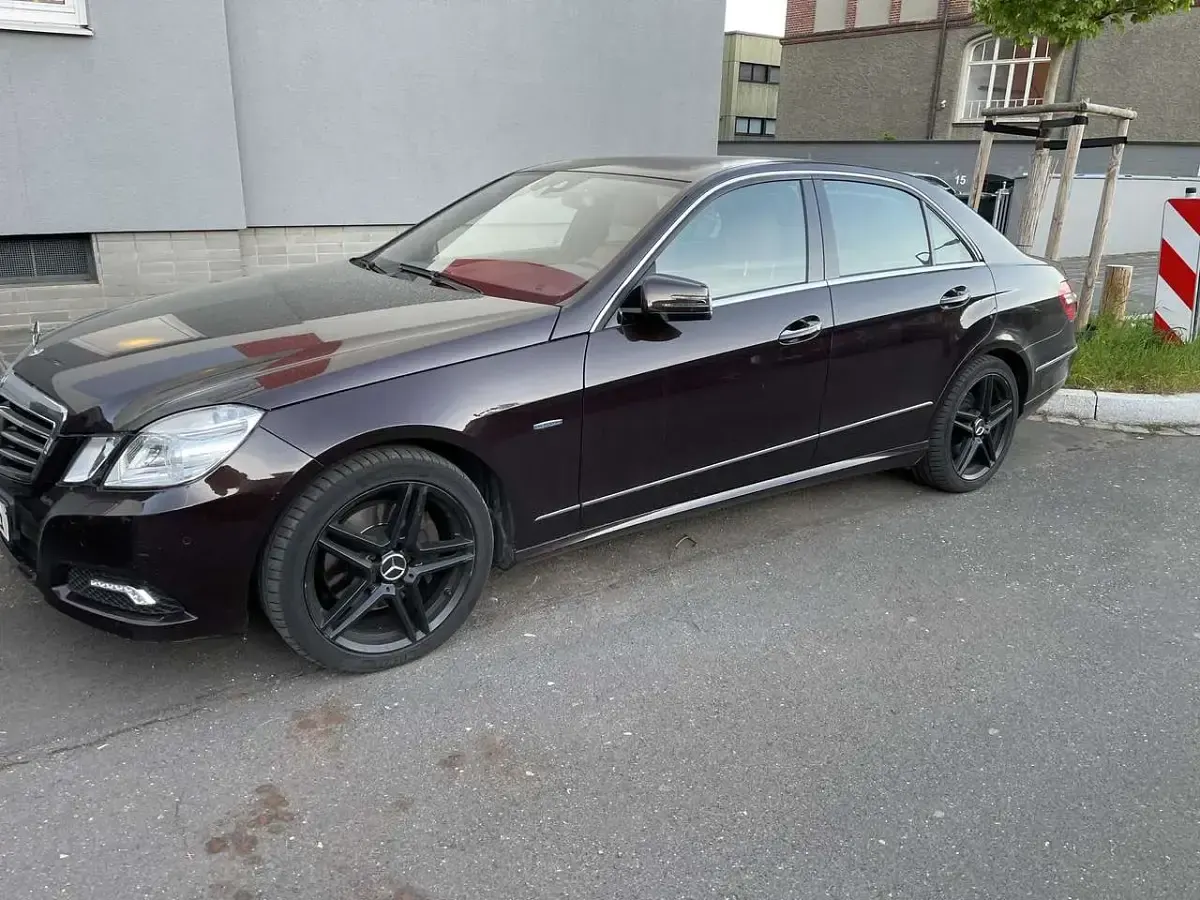 Gebraucht Mercedes E350 Avantgarde 231 PS (169 kW) 2009 Braun Limousine