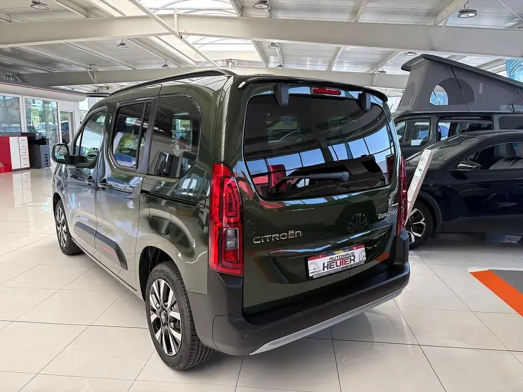 Neu Citroën Berlingo 131 PS (96 kW) 2026 Sirkkagrün Van / Kleinbus