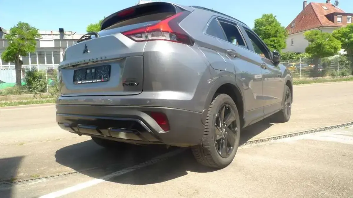 Gebraucht Mitsubishi Eclipse Cross 188 PS (138 kW) 2023 Platinumgrau SUV