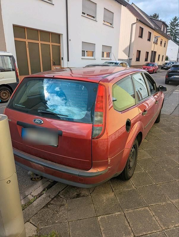 Braun Gebraucht 2005 Ford Focus Kombi | 1.100 € (Guter Preis) - Bild 1/3