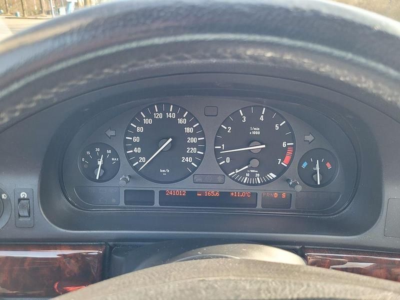 Gebraucht BMW 528 193 PS (141 kW) 1998 Schwarz Limousine