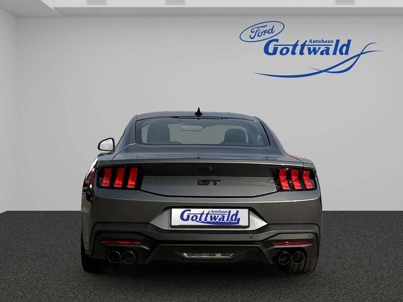 Neu Ford Mustang GT Fastback 446 PS (328 kW) 2026 Carbonized gray/asher gray Coupé