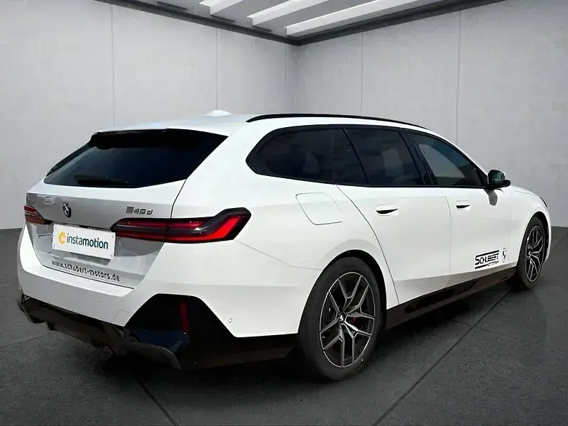 Gebraucht BMW 540 286 PS (210 kW) 2026 Weiß Kombi