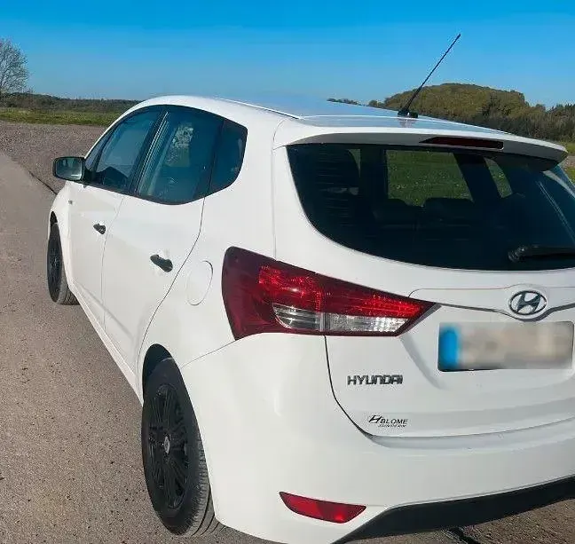 Gebraucht Hyundai ix20 90 PS (66 kW) 2011 Weiß Kleinwagen