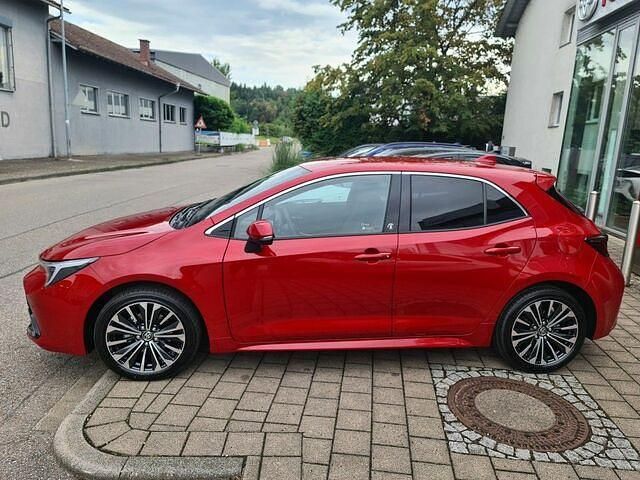 Gebraucht Toyota Corolla Team 140 PS (102 kW) 2023 Karminarot metallic (metallic) Limousine