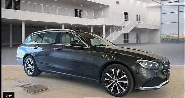 Grau Gebraucht 2021 Mercedes E300 Limousine | 28.980 € (Guter Preis) - Bild 1/3