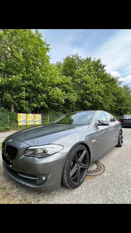 Gebraucht BMW 528 258 PS (189 kW) 2010 Grau Limousine