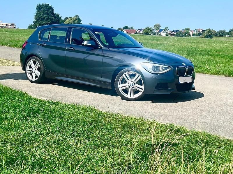 Grau Gebraucht 2012 BMW 120 M Sport Kleinwagen | 7.995 € (Guter Preis) - Bild 1/4