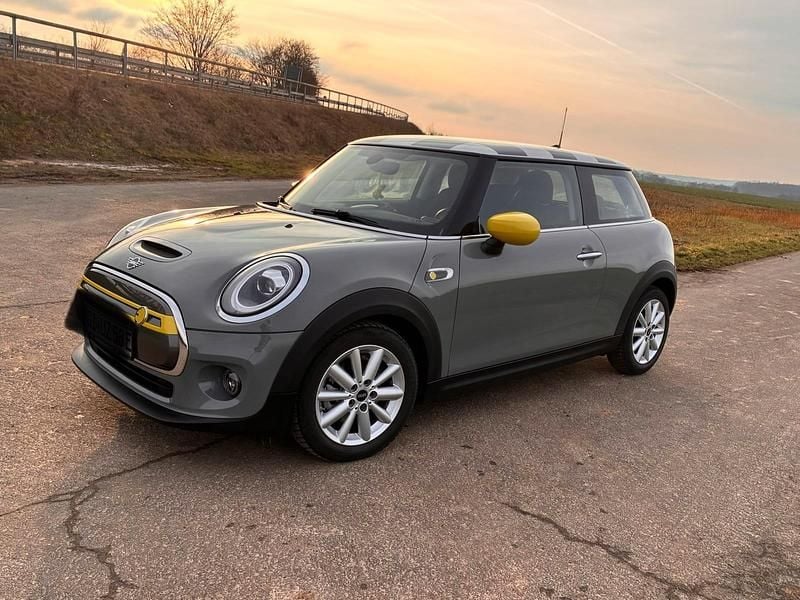 Grau Gebraucht 2021 Mini Cooper SE Kleinwagen | 15.900 € (Guter Preis) - Bild 1/4