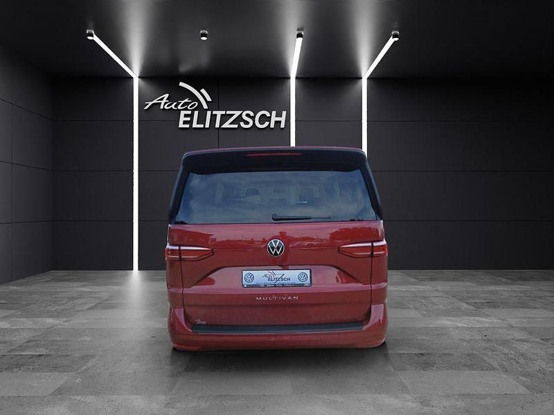 Gebraucht VW Multivan 150 PS (110 kW) 2023 Fortanarot metallic Van
