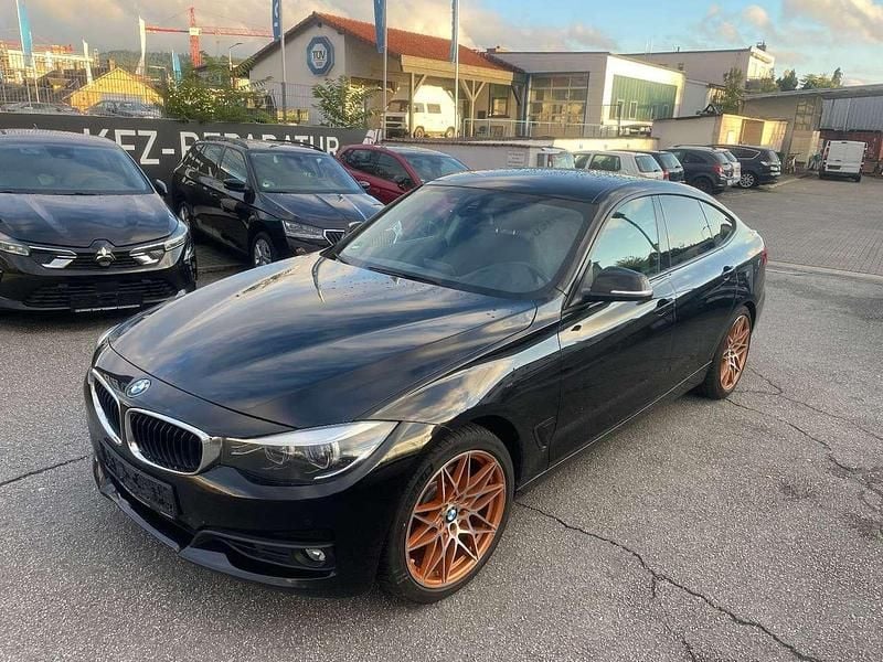 Schwarz ii/bonnet fluid black Gebraucht 2017 BMW 330 Gran Turismo Advantage Limousine | 12.990 € (Guter Preis) - Bild 1/4