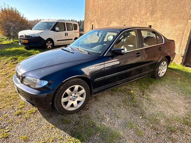 Blau Gebraucht 2004 BMW 325 Limousine | 4.500 € (Fairer Preis) - Bild 1/4