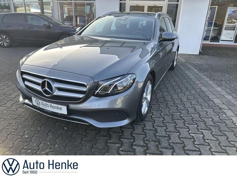 Gebraucht Mercedes E200 Avantgarde 184 PS (135 kW) 2017 Selenitgrau (metallic) Kombi