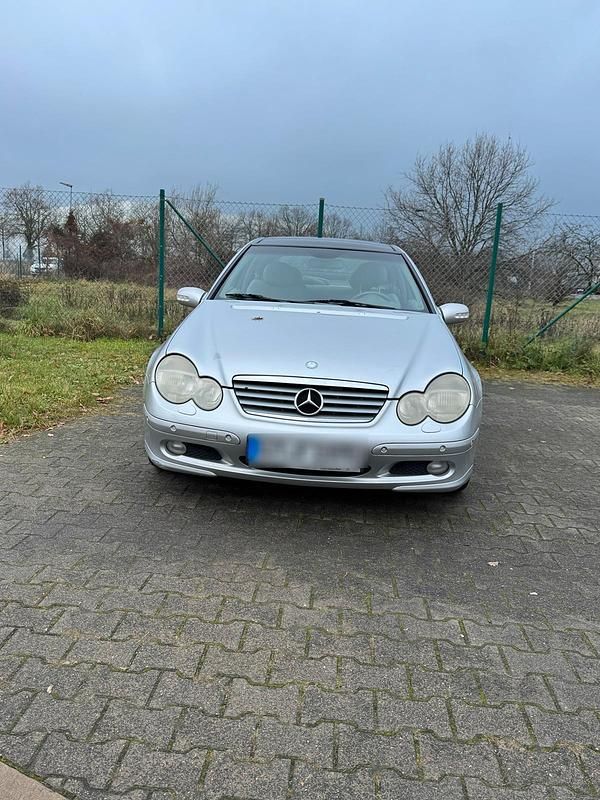 Gebraucht Mercedes C220 143 PS (105 kW) 2002 Silber Coupé