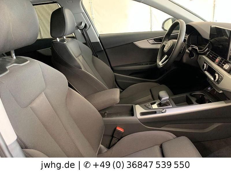Gebraucht Audi A4 Sport 163 PS (119 kW) 2023 Schwarz Kombi