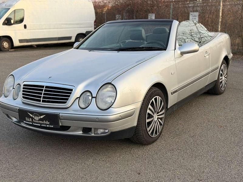 Grau Gebraucht 1999 Mercedes CLK230 Elegance Cabrio | 2.899 € (Guter Preis) - Bild 1/4
