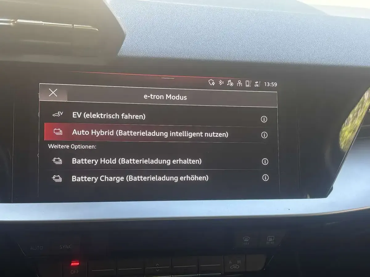 Gebraucht Audi A3 e-tron Basis 150 PS (110 kW) 2022 Blau Kleinwagen