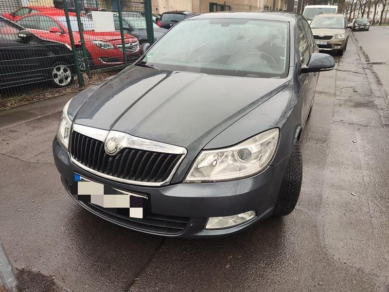 Gebraucht Skoda Octavia Ambiente 105 PS (77 kW) 2010 Grau Limousine