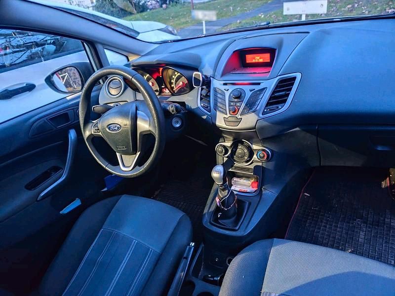 Gebraucht Ford Fiesta 82 PS (60 kW) 2009 Grau Kleinwagen