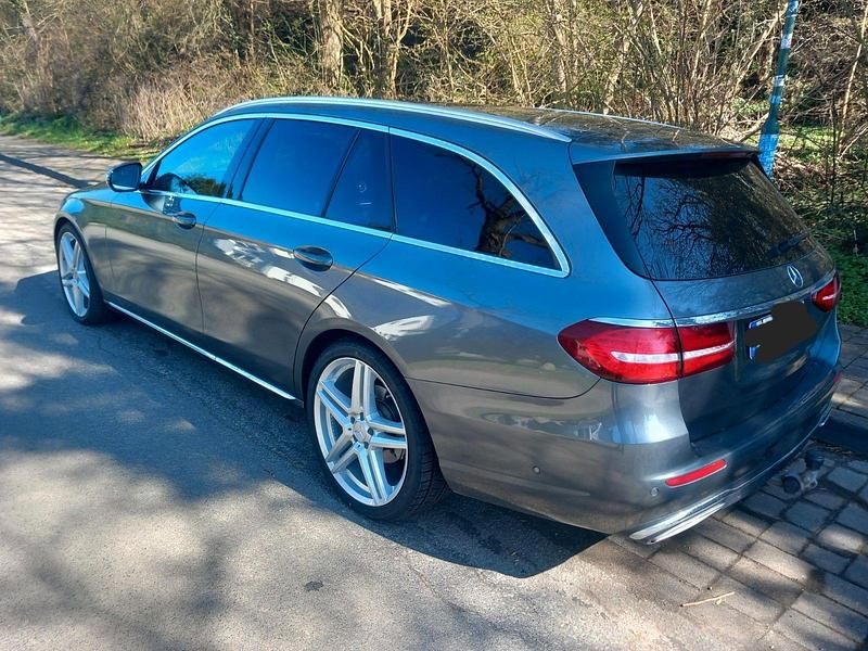 Gebraucht Mercedes E220 Avantgarde 194 PS (142 kW) 2016 Grau Kombi