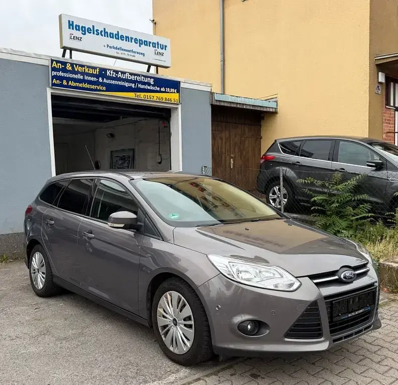 Gebraucht Ford Focus Champions Edition 116 PS (85 kW) 2013 Braun Limousine