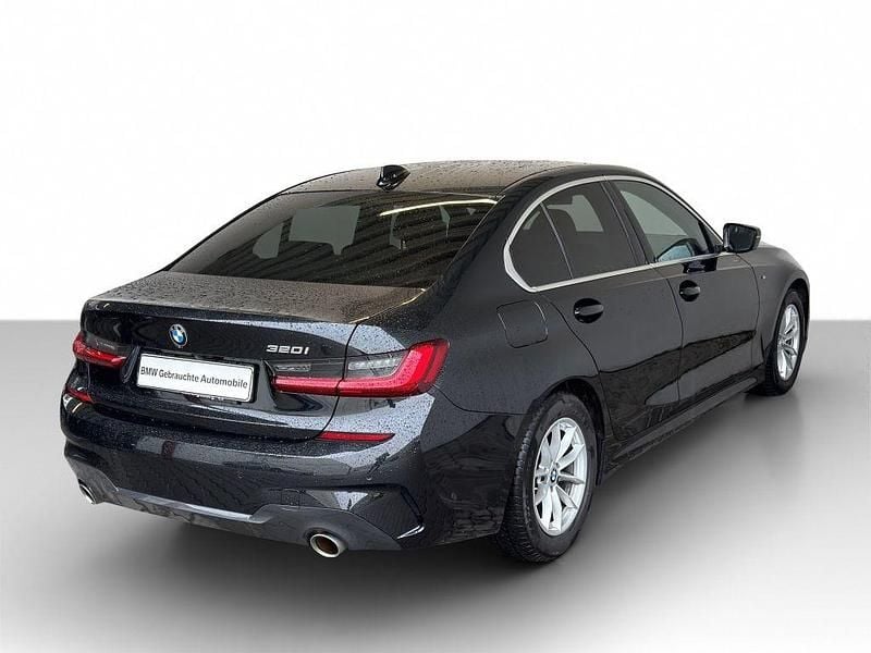 Gebraucht BMW 320 M Sport 184 PS (135 kW) 2022 Saphirschwarz met. Limousine