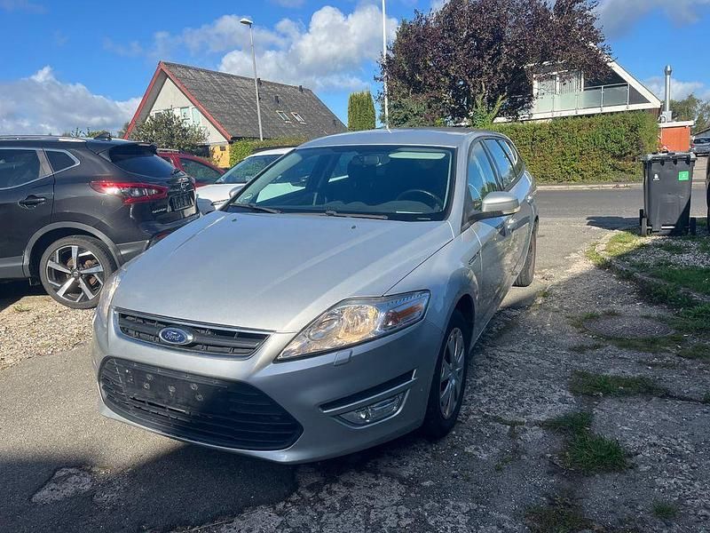 Gebraucht Ford Mondeo Trend 140 PS (102 kW) 2011 Silber Limousine