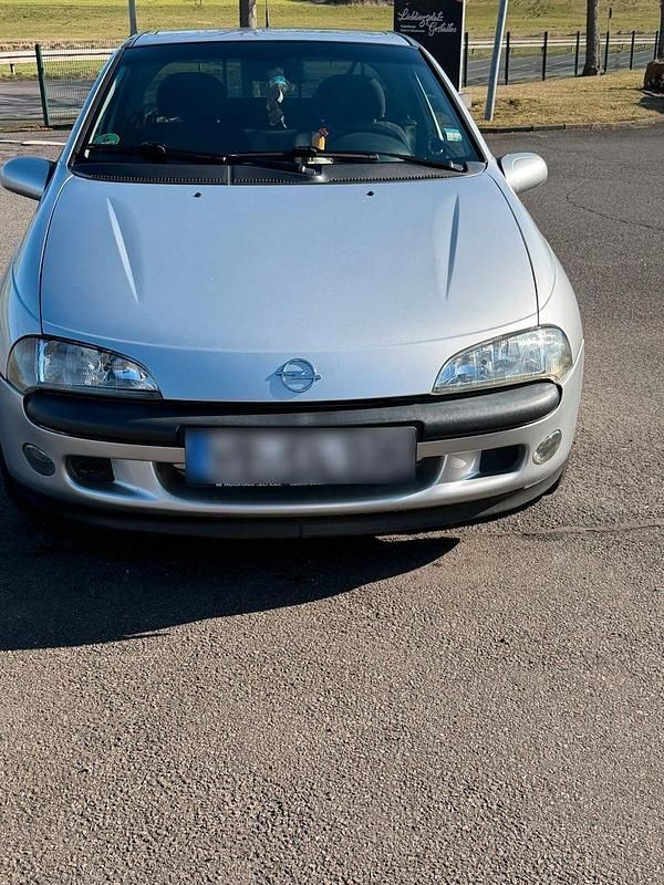 Second-hand Opel Tigra 90 CP (66 kW) 2000 Argintiu Coupe