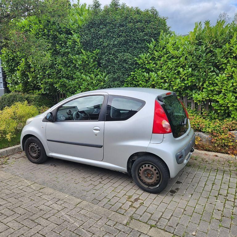 Silber Gebraucht 2008 Peugeot 107 Filou Kleinwagen | 2.599 € (Fairer Preis) - Bild 1/4