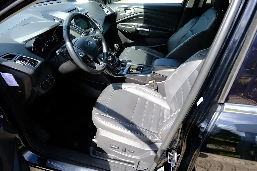 Gebraucht Ford Kuga Titanium 120 PS (88 kW) 2018 Schwarz SUV