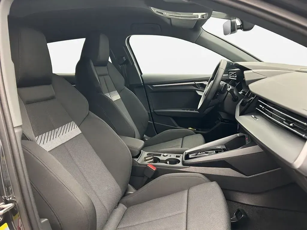 Gebraucht Audi A3 Ambiente 150 PS (110 kW) 2025 Manhattangrau metallic Limousine