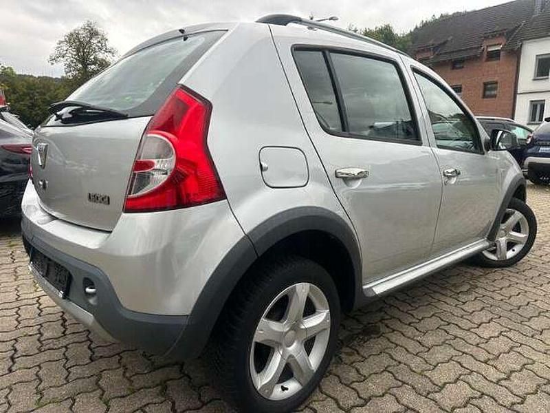 Gebraucht Dacia Sandero Stepway 68 PS (50 kW) 2010 Grau SUV