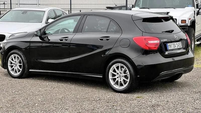 Gebraucht Mercedes A180 122 PS (89 kW) 2014 Schwarz nachtschwarz unilack Limousine