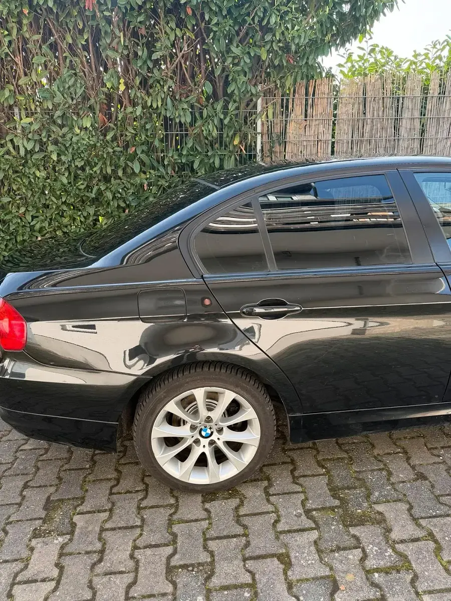 Gebraucht BMW 318 143 PS (105 kW) 2008 Schwarz Limousine