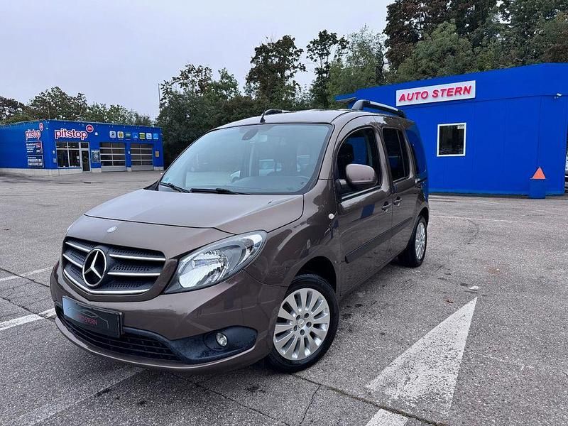 Braun Gebraucht 2015 Mercedes Citan 111 Kombi | 8.550 € (Guter Preis) - Bild 1/4